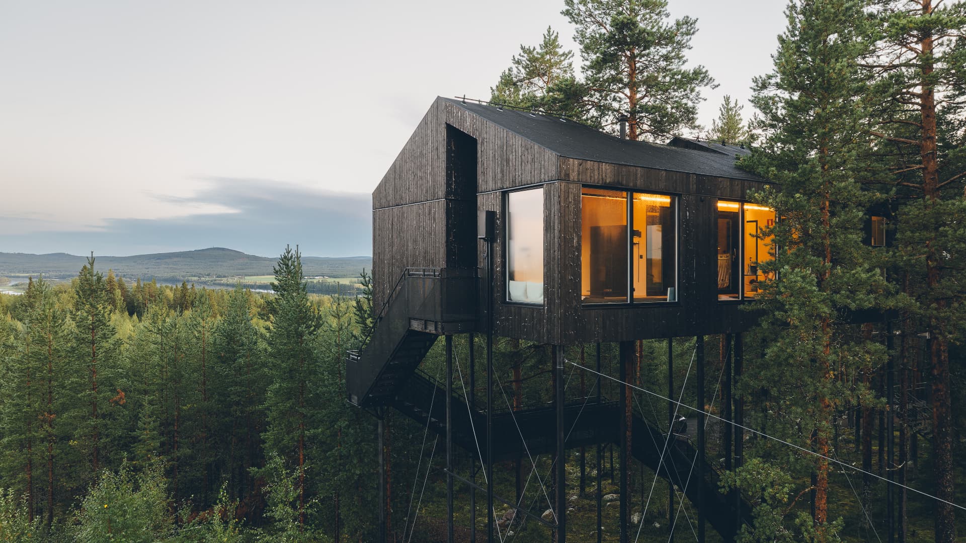 The 7th Room i det norrländska skogslandskapet